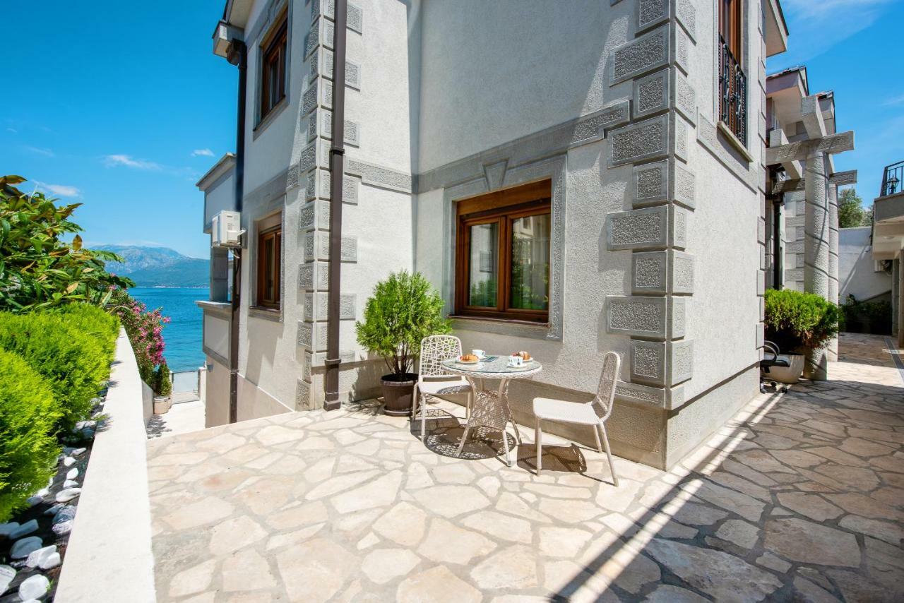 Santorini Apart Krasici Exterior photo